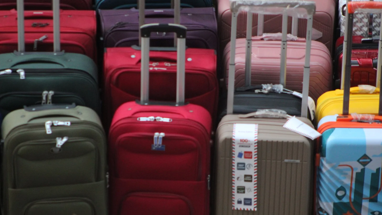 Viajar só com mala de mão: o guia completo da Orion (regras, medidas e checklist)